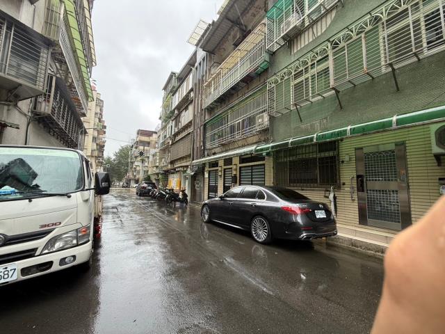 台北信義區公寓法拍-4