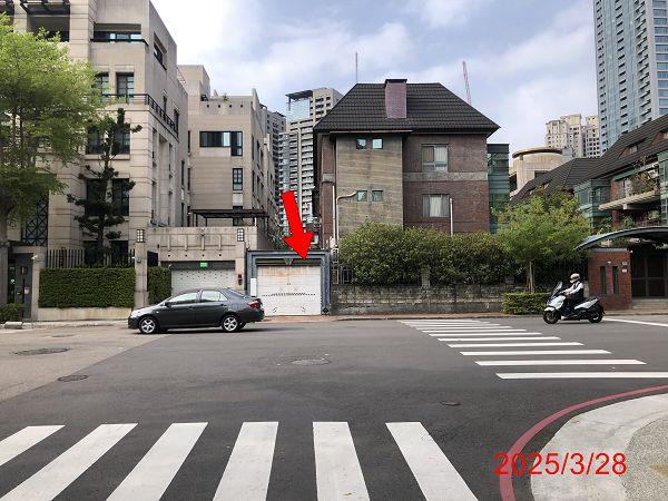 台中南屯法拍別墅-1