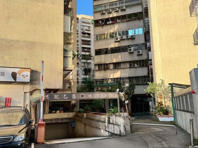 台北信義區法拍大樓-2